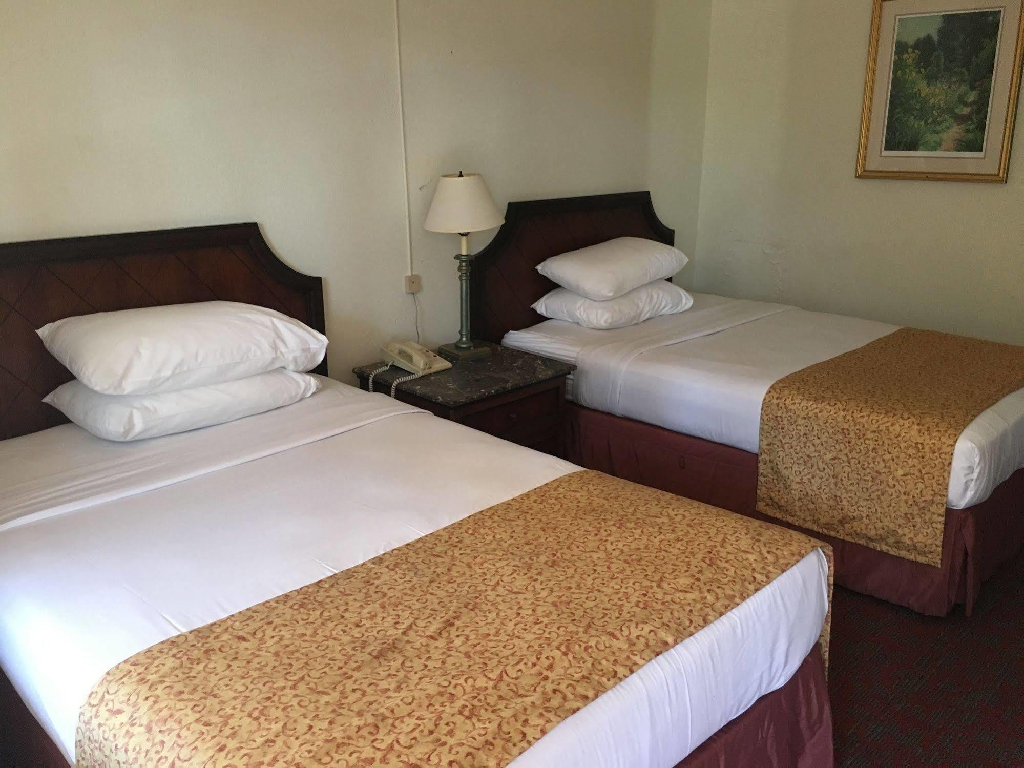 Waterford Inn Экстерьер фото
